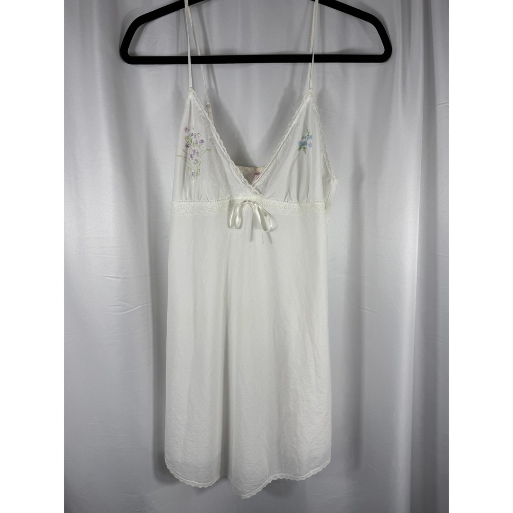 Victoria's Secret Vintage Y2K Floral Embroidered‎ Lace Trimmed Nightie